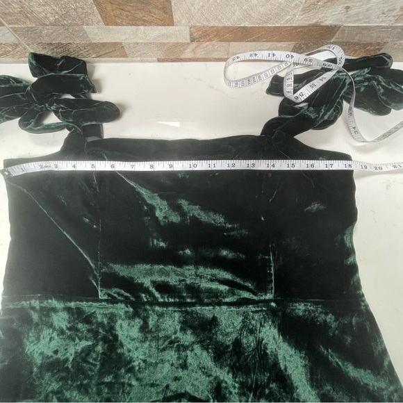 HOUSE of Harlow 1960 x REVOLVE Velvet mini dress with  shoulders ties Green Sz L - Picture 10 of 15